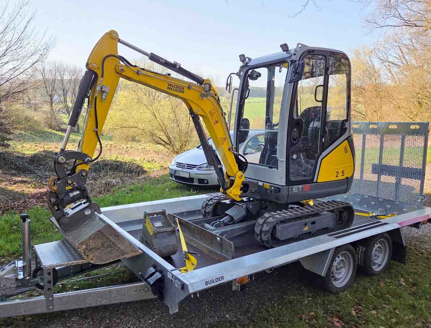 Bagger auf Maschinentransporter
